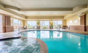 Holiday Inn Express & Suites Terrell