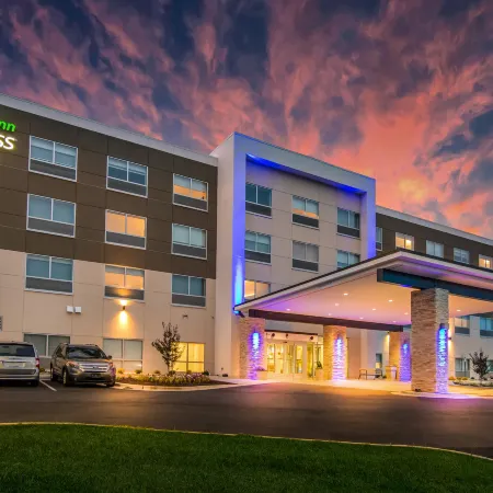 Holiday Inn Express & Suites ASHEBORO by IHG