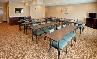 Holiday Inn Express & Suites Cincinnati-N/Sharonville