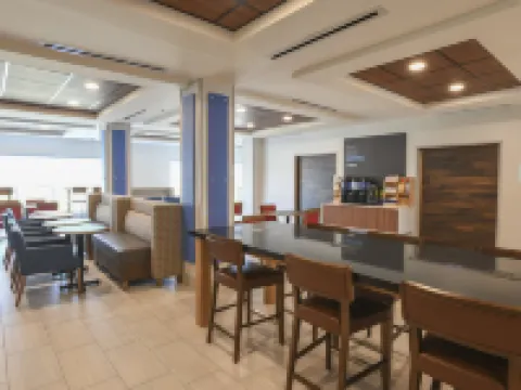 Holiday Inn Express & Suites RICHWOOD - CINCINNATI SOUTH by IHG Hotels in Boone County