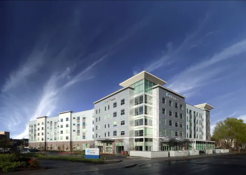 Hyatt House San Jose Airport - موقف سيارات