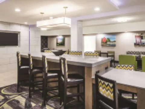 La Quinta Inn & Suites by Wyndham Milledgeville Hotels in Baldwin County