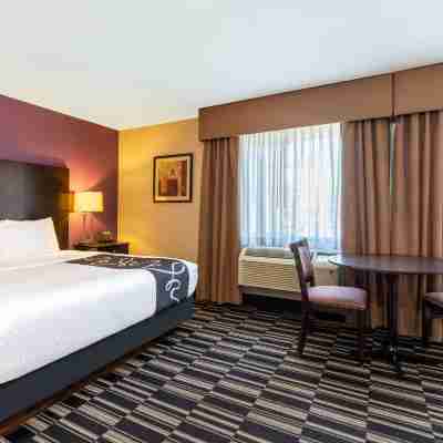 La Quinta Inn & Suites by Wyndham Spokane Valley Rooms