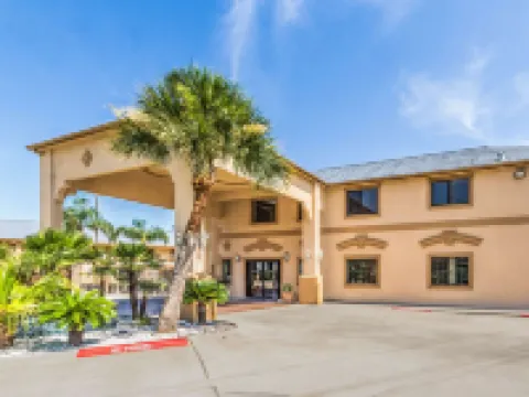 Econo Lodge Inn & Suites Corpus Christi Hotels near Texas State Aquarium