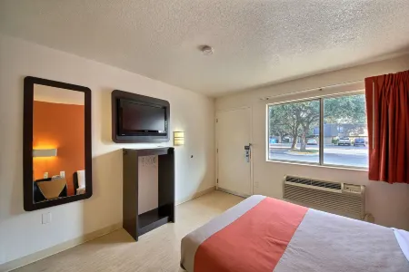 Motel 6 San Marcos, TX