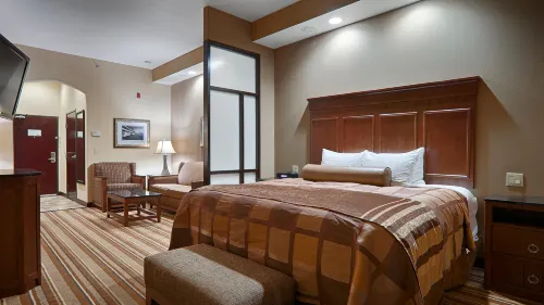 Best Western Premier KC Speedway Inn  Suites - sarapan