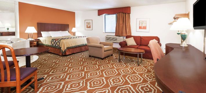 Super 8 by Wyndham Sterling Heights/Detroit Area Hotels in Macomb County