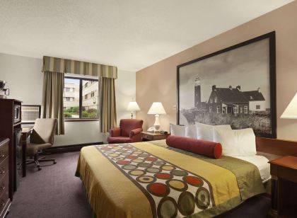 Super 8 by Wyndham Milwaukee Airport