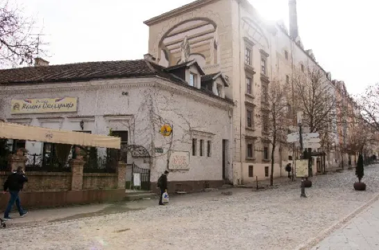 Luxury Rooms Velika Skadarlija Отели рядом с достопримечательностью «Скадарлия»