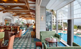 Golden Crown Hotel - Housity