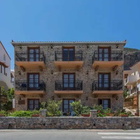 Petrino Guesthouse Отели рядом с достопримечательностью «Купальня Афродиты»