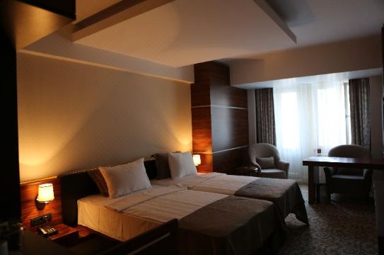 마다메 타디아 호텔