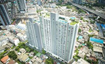 High Floor 1 Br City View Near BTS