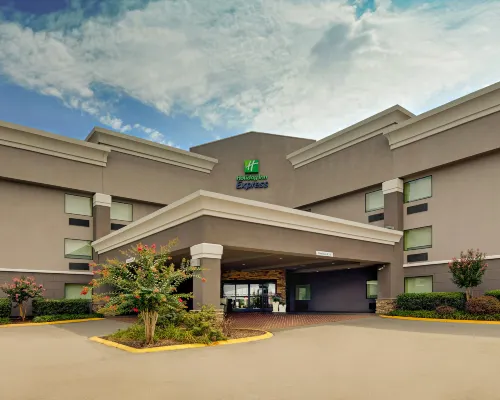 Holiday Inn Express NASHVILLE W I40/WHITEBRIDGE RD by IHG Hotels near Athena Statue