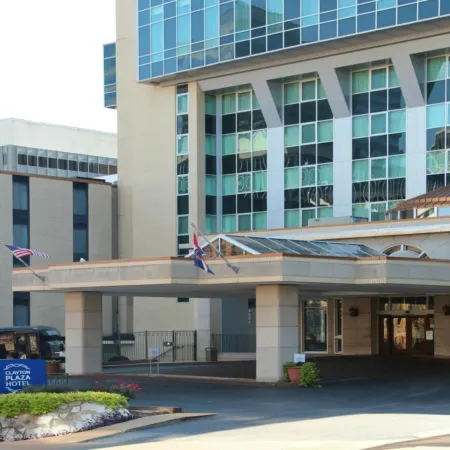 Clayton Plaza Hotel & Extended Stay Отели рядом с достопримечательностью «Лесопарк»