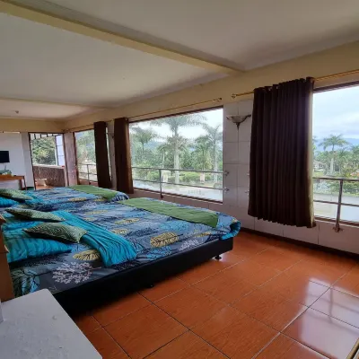 Hotel Hikmat Indah โรงแรมใกล้ตลาดน้ำเลมบัง