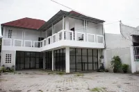Samar Wulu Guest House Syariah Mitra RedDoorz near Ketapang Hotel dekat Pantai Pulau Tabuhan