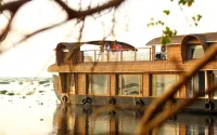 Private Houseboats Hotel a Kainakary South