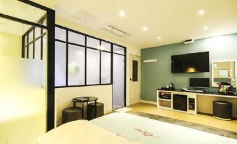 Enter Motel Sacheon
