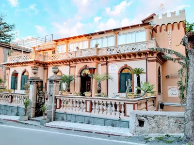 安提卡特羅佩亞別墅飯店 Lido Costa degli Dei附近的飯店