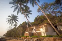 The Nest Private Beach Resort  호텔
