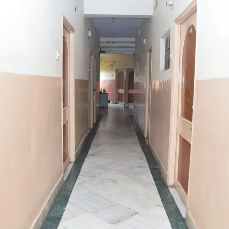 Hotel Savitri