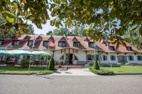 Abbazia Country Club Hotels near Sárgaliliom tanösvény