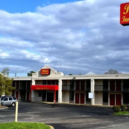 Relax Inn & Suites