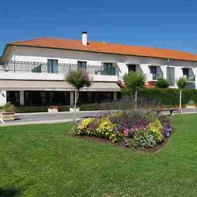 Hôtel des Pins & Restaurant Hotel Exterior