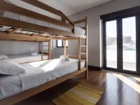 Villa Caparica Hostel فنادق في ألمادا