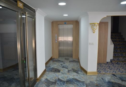 4. 피예스 오텔..