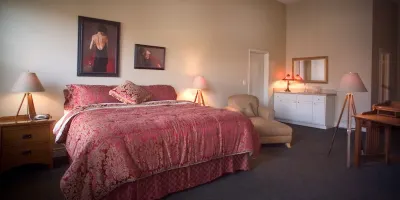 Tremont Inn on Main Hotels near Marshalltown Community College