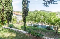 Domaine Grand Guilhem Hôtels à : Saint-Laurent-de-la-Cabrerisse
