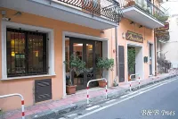 伊內斯家庭旅館 - 停車場