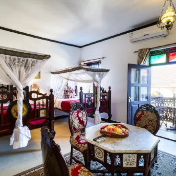 Tembo House Hotel