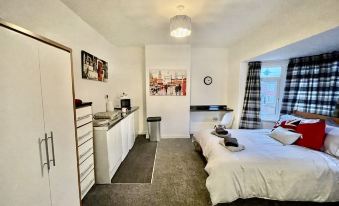 Spacious 3-Bed House in Darlington Get Location