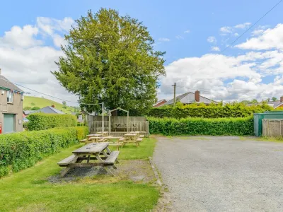 Yew Tree Cottage Hotels near National Trust - Powis Castle and Garden