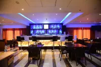Hotel Masineni Grand - parking