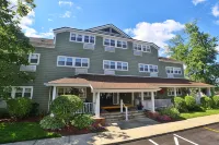 Ivy Court Inn and Suites
