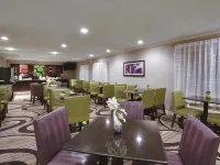 La Quinta Inn & Suites by Wyndham Harrisburg Airport Hershey - breakfast