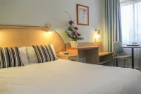 The Mid City Motor Lodge