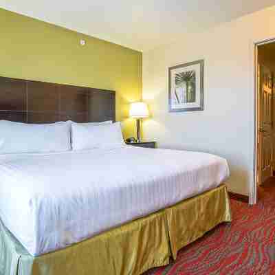 Holiday Inn Express & Suites Indianapolis North - Carmel Rooms