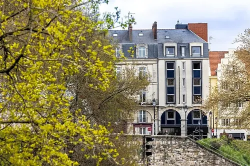 L'Hôtel - parcheggio