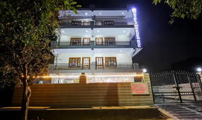 Treebo the Eden Roc Hotels in der Nähe von जेपी इंस्टिट्यूट ऑफ़ इनफर्मेशन टेक्नोलॉजी