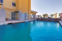 La Quinta Inn & Suites by Wyndham Odessa North - Pools