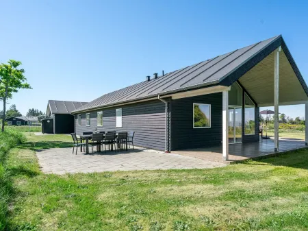 "Swarthofthi" - 1.5km from the Sea