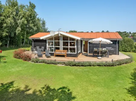 "Kai" - 500m to the Fjord