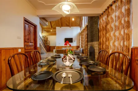 Tripli Hotels Conifer Wood Cottage Отели рядом с достопримечательностью «Хадимба Деви Темпл»