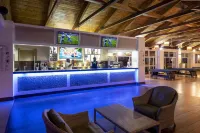 Viva Fortuna Beach by Wyndham, A Trademark All Inclusive - bar
