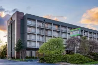 La Quinta Inn & Suites by Wyndham Kingsport TriCities Airpt Hotels in Sullivan County